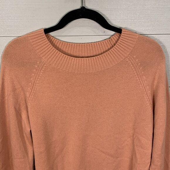 Vince wool/cashmere peach colored midweight sweater Womans size small - Picture 2 of 7